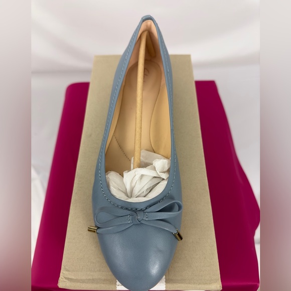 Clark’s Women’s Grace Lily Light Blue Leather Flat Padded Insole. 9 1/2… - Picture 6 of 9